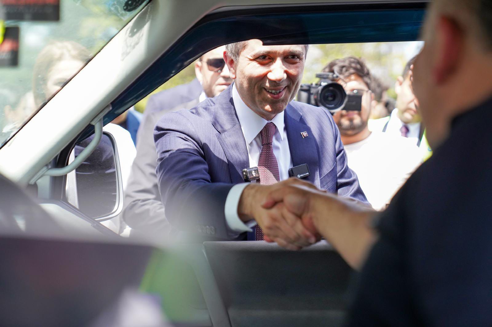 Zafer Sırakaya Kapıkule'de gurbetçileri uğurlarken