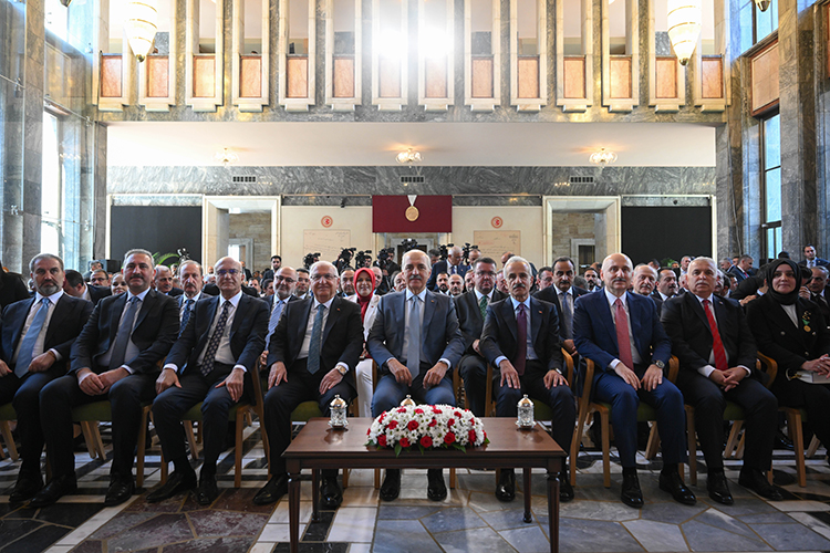 Trabzon Valisi Aziz Yıldırım Törende