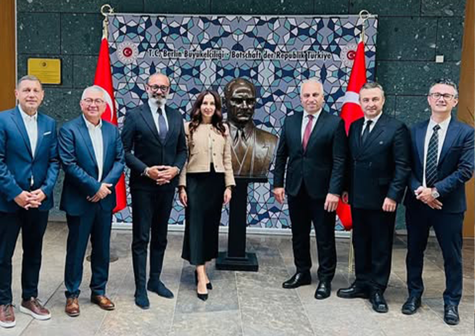Büyükelçi Turan ile ATİAD yönetimi arasında yapılan görüşme
