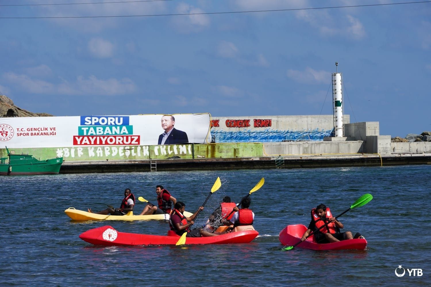 İstanbul'da Gençlik Zirvesi: Daha Adil Bir Dünya İçin Buluşma 21 Tüm katılımcılar bir araya geliyor