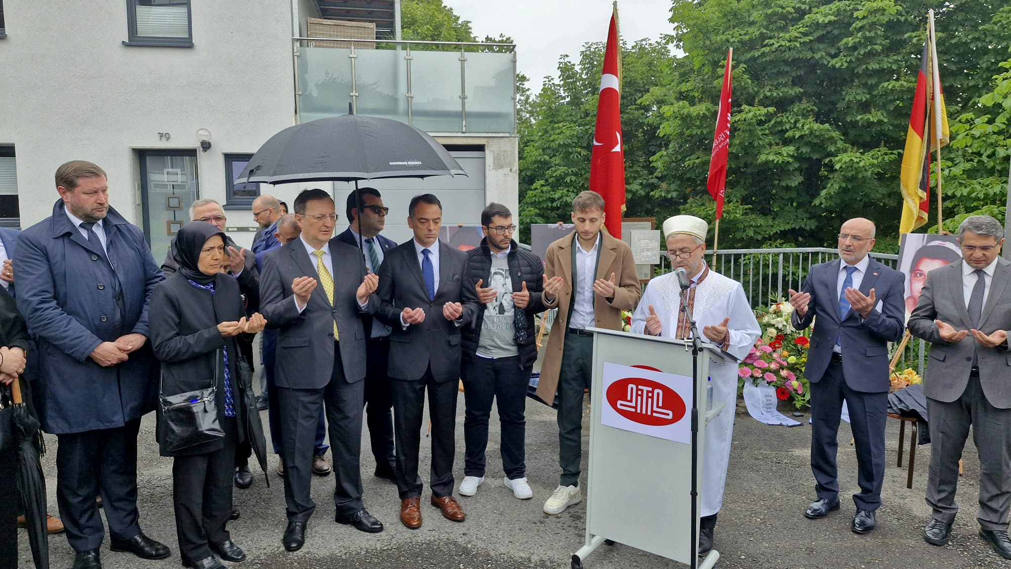 Solingen ırkçı saldırıda hayatını kaybeden 5 Türk için anma töreni
