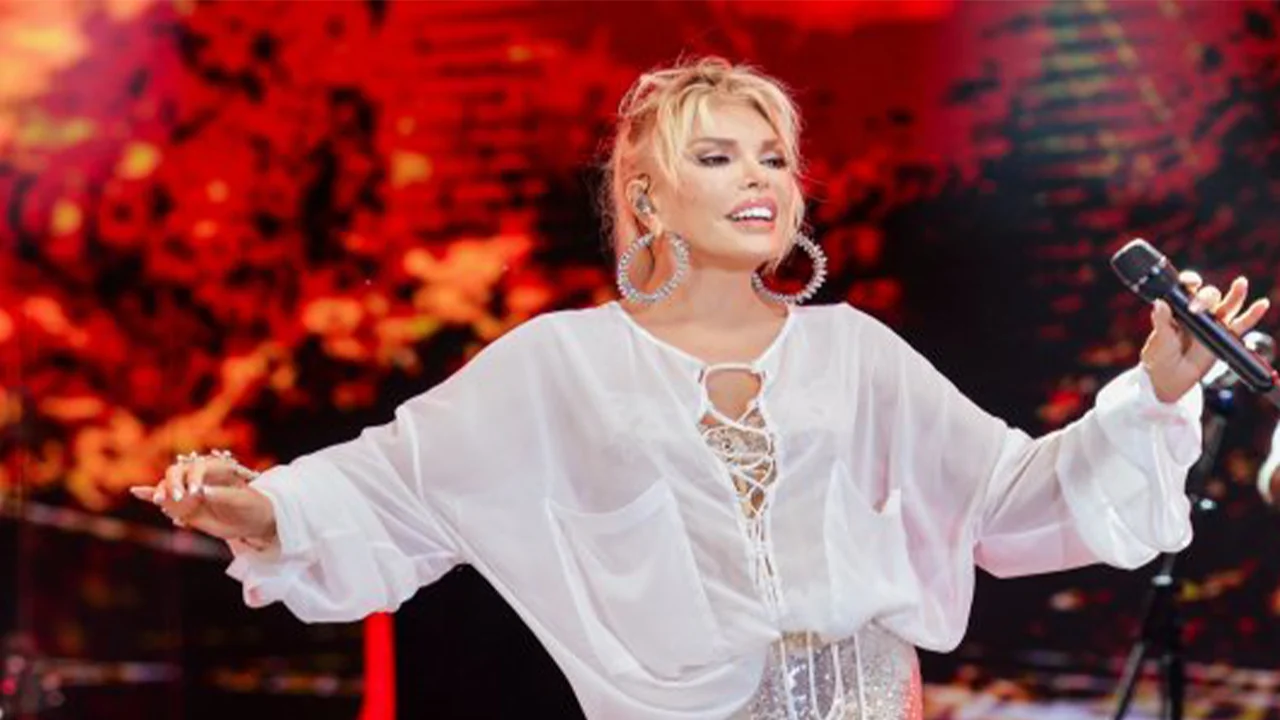 Türk pop müziğinin efsane ismi Ajda Pekkan, son konserinde sahne