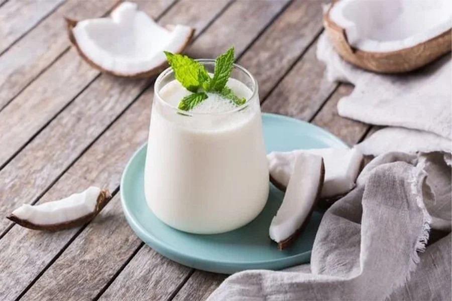Yaz aylarının bunaltıcı sıcaklarında ferahlama arayanlar için, ayran ve maden