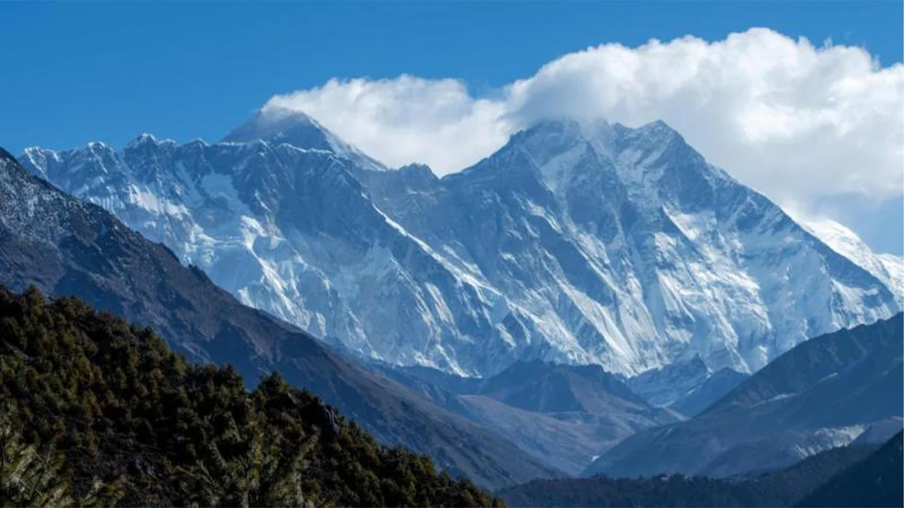 Nepal, Himalayalar’daki turizmi canlandırmak amacıyla tarihi bir karar alarak, gelecekteki