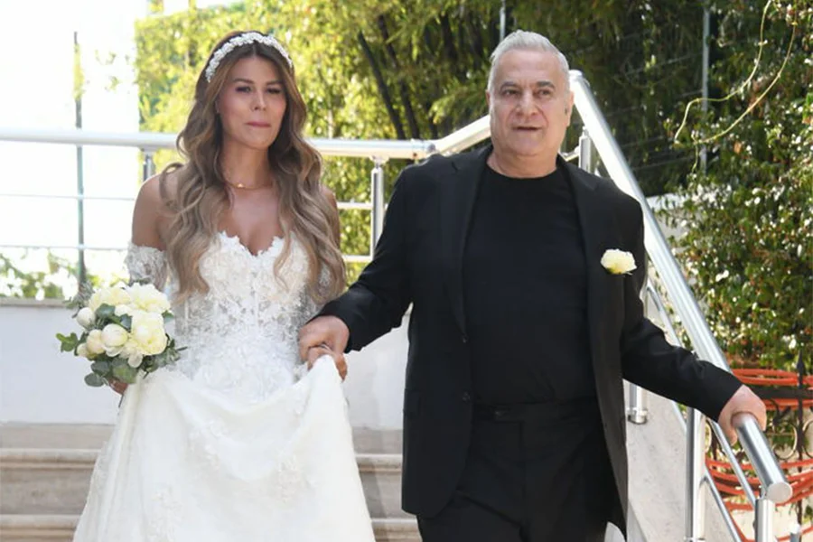 Mehmet Ali Erbil, Türk televizyon dünyasının tanınmış isimlerinden biri olarak,