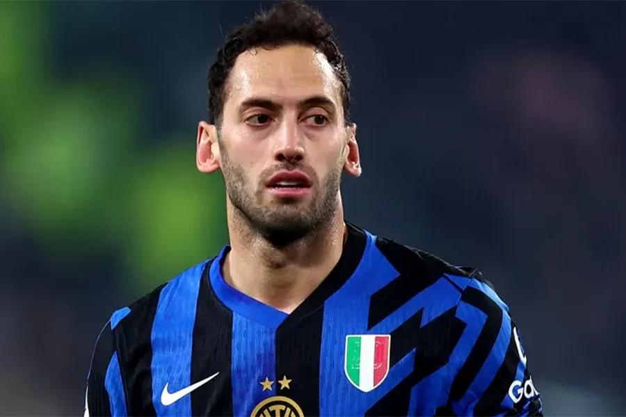 Galatasaray, uzun süredir kadrosuna katmak istediği Hakan Çalhanoğlu için yeni