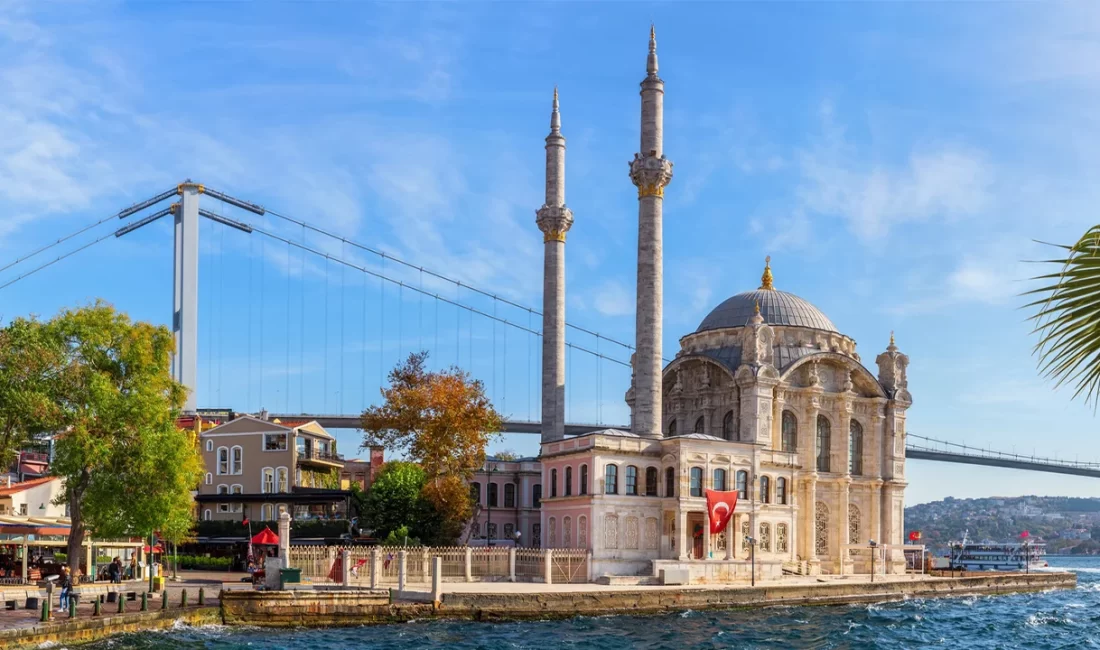Mevlid Kandili, İslam dünyasında özellikle Hz. Muhammed’in (s.a.v.) doğumunu kutlamak