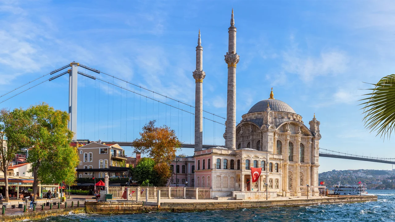 Mevlid Kandili, İslam dünyasında özellikle Hz. Muhammed’in (s.a.v.) doğumunu kutlamak