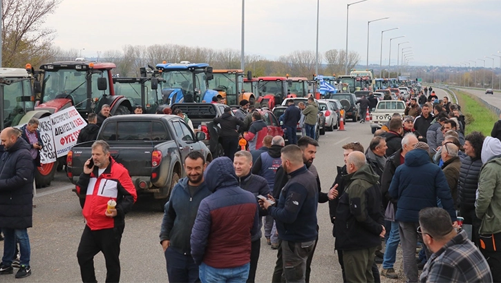 Yunanistan’da çiftçi eylemleri sürüyor: Ulaşım ve ticaret aksıyor
