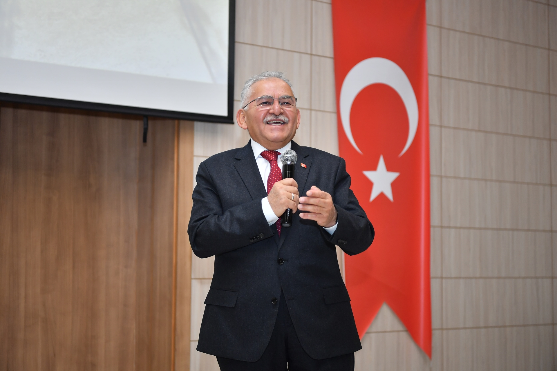 Başkan Büyükkılıç, Kariyer Günleri’nde öğrencilerle buluştu