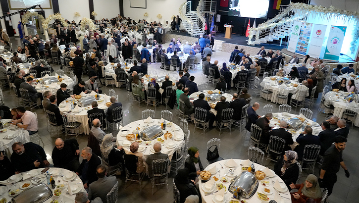 Köln’de ATİB iftarı: Sanat, siyaset ve stk temsilcileri bir arada