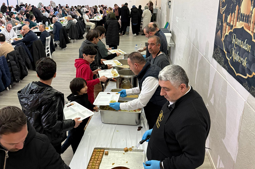 Leverkusen’de Mimar Sinan Camii Kadir Gecesi’nde doldu taştı