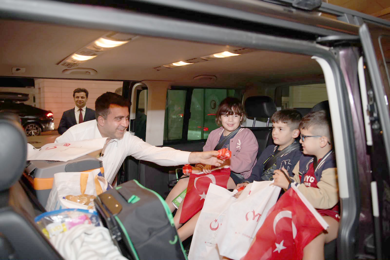 YTB, Avrupa'dan gelen Türkleri Kapıkule'de coşkuyla karşıladı