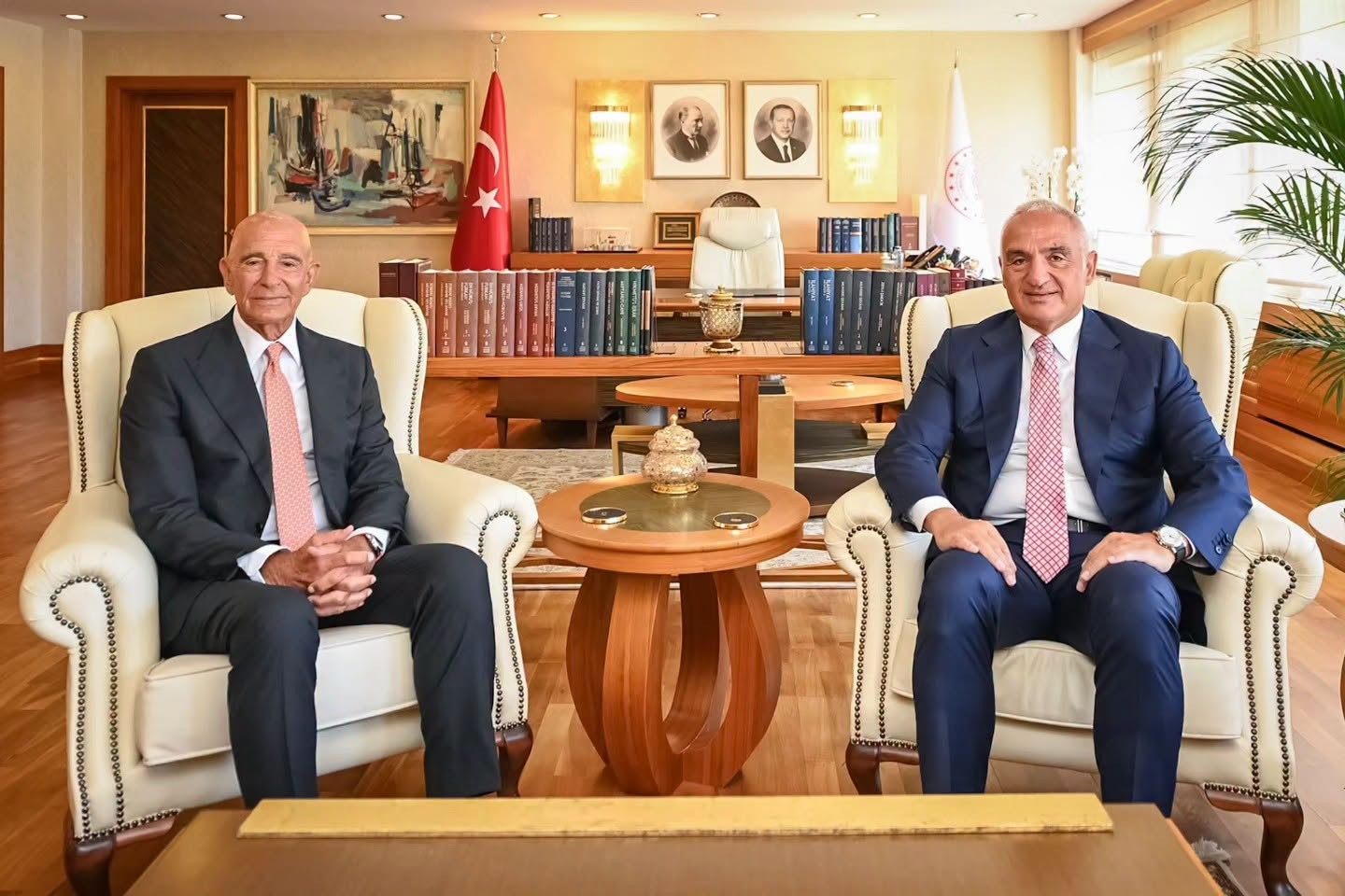 Kültür ve Turizm Bakanı Ersoy, ABD Büyükelçisi Barrack'ı ağırladı
