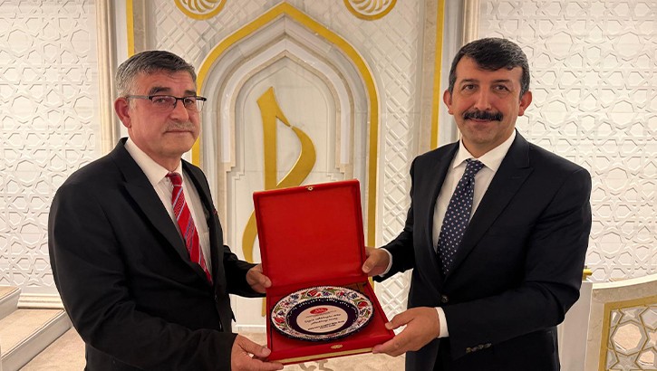 Düsseldorf'taki Beyazıt Camii'nde uzun yılların din görevlisine anma programı düzenlendi