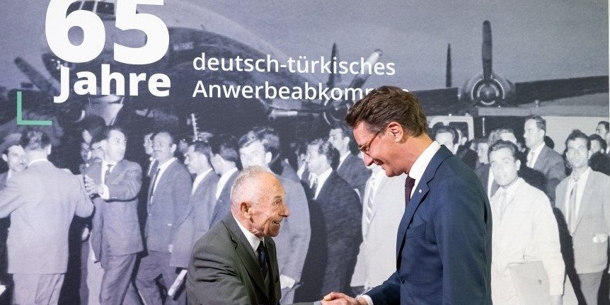 Almanya'da 65 Yıl Önce İş Sözleşmesiyle Gelen Türk İşçilerin Mirası Kutlandı