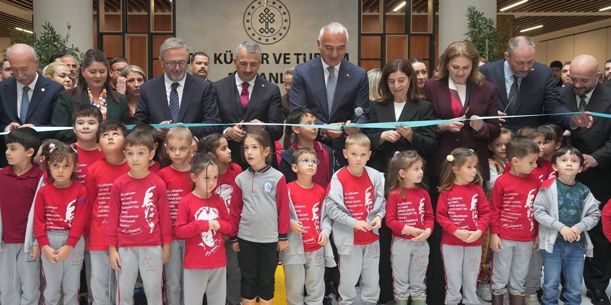 Edirne'ye modern kütüphane ve yeniden inşa edilen Mevlevihâne açıldı